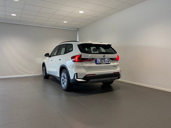 BMW iX1 10 of 11
