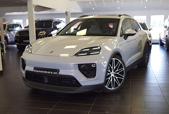 Porsche Macan 4 3 of 17