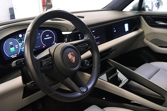 Porsche Macan 4 5 of 17