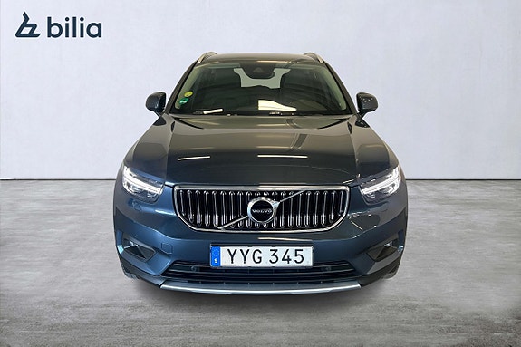 Volvo XC40 2 of 22