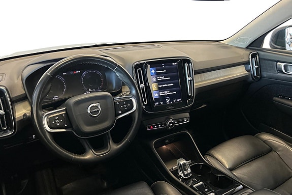Volvo XC40 10 of 22