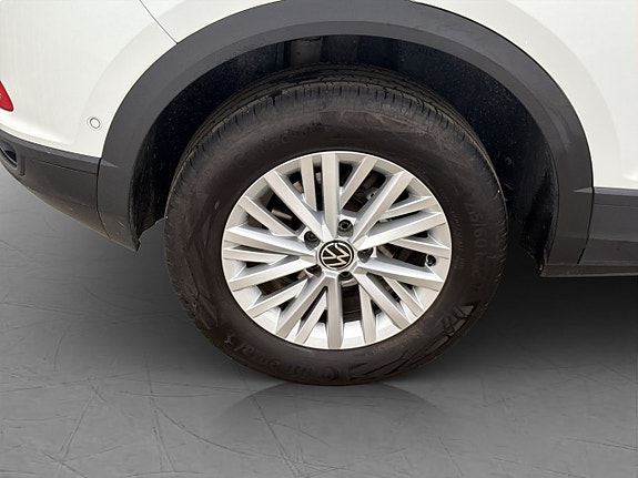 Volkswagen T-Roc 26 of 27