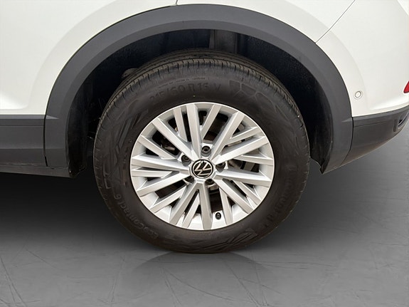 Volkswagen T-Roc 25 of 27