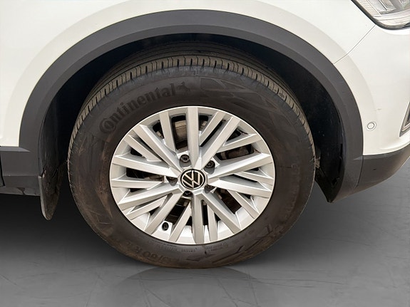 Volkswagen T-Roc 27 of 27