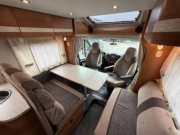 Dethleffs T 7151-4 Magic Edition DBM ALDE, Queenbed, Taksäng 7 of 15