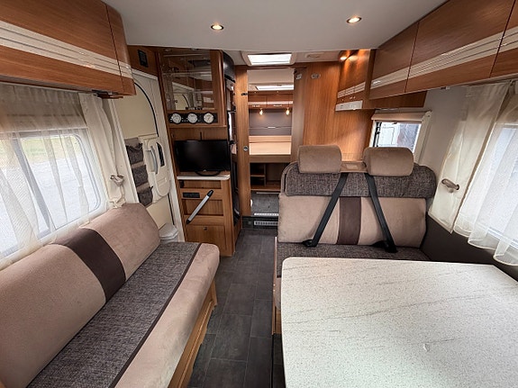 Dethleffs T 7151-4 Magic Edition DBM ALDE, Queenbed, Taksäng 9 of 15