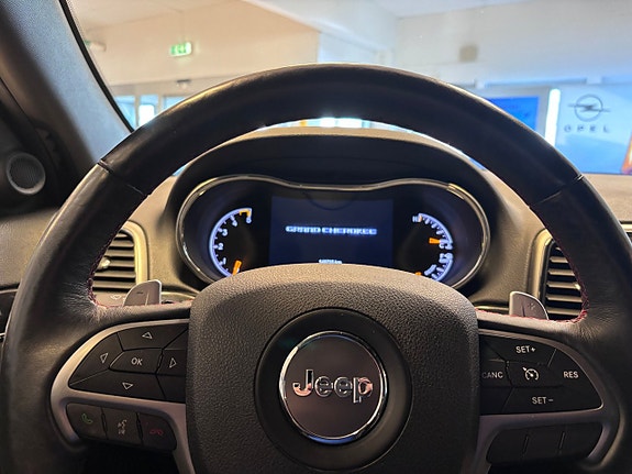 Jeep Grand Cherokee 11 of 22