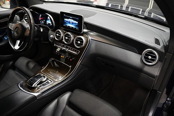 Mercedes-Benz GLC220 d 9 of 23