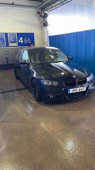 BMW 335i 2 of 5