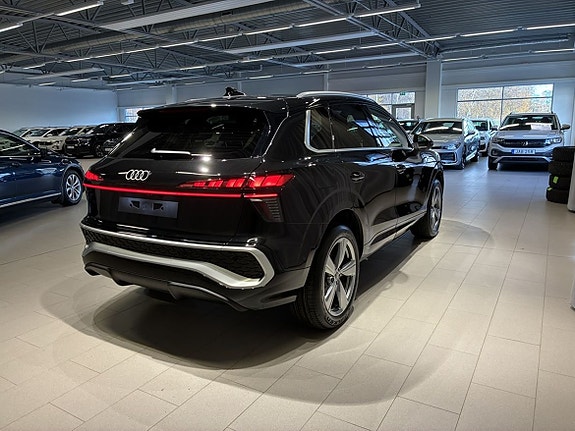 Audi Q3 4 of 21