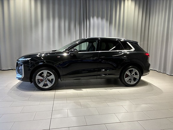 Audi Q3 2 of 21