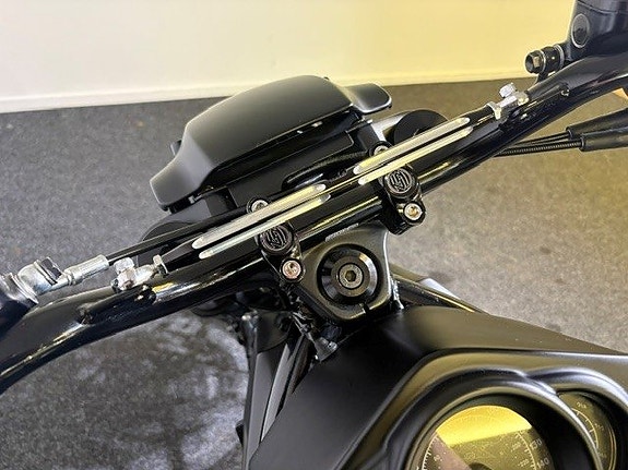 Harley-Davidson NIGHT ROD Custom / Luftfjädring VRSCDX / PRISSÄNKT 7 of 12