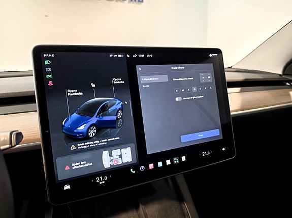 Tesla Model Y 14 of 27