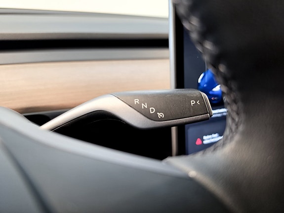 Tesla Model Y 11 of 27