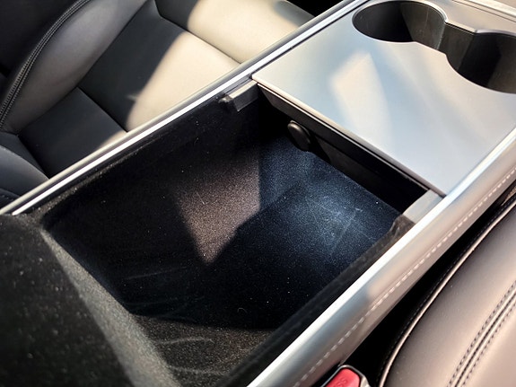 Tesla Model Y 8 of 27
