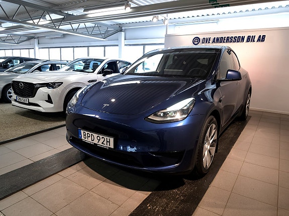 Tesla Model Y 2 of 27