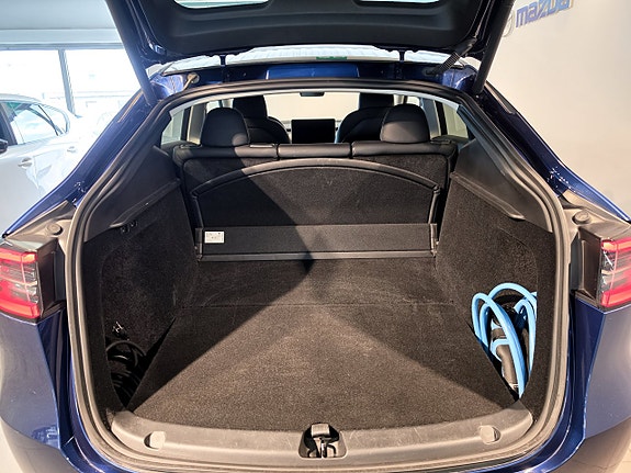 Tesla Model Y 23 of 27