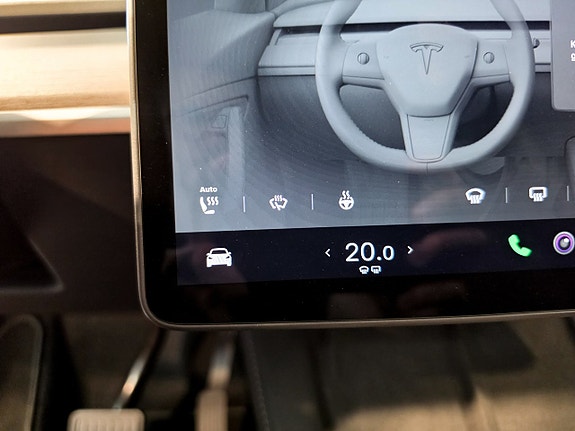 Tesla Model Y 18 of 27