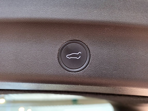 Tesla Model Y 25 of 27