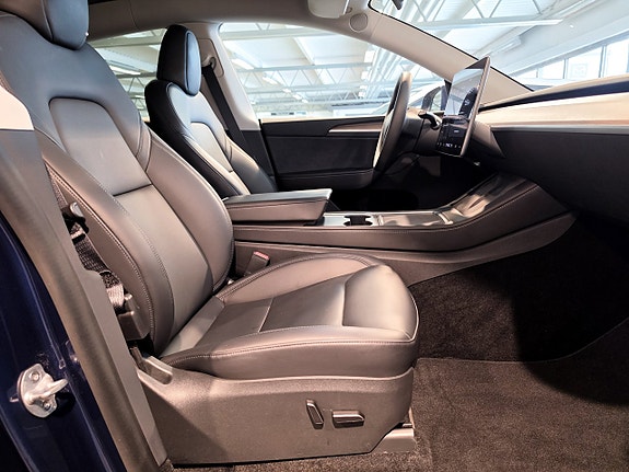 Tesla Model Y 7 of 27
