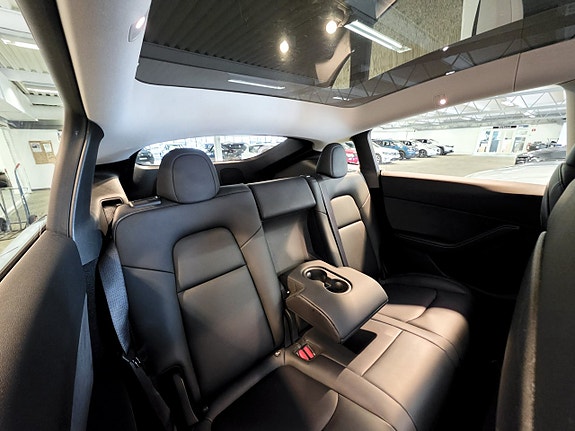 Tesla Model Y 22 of 27