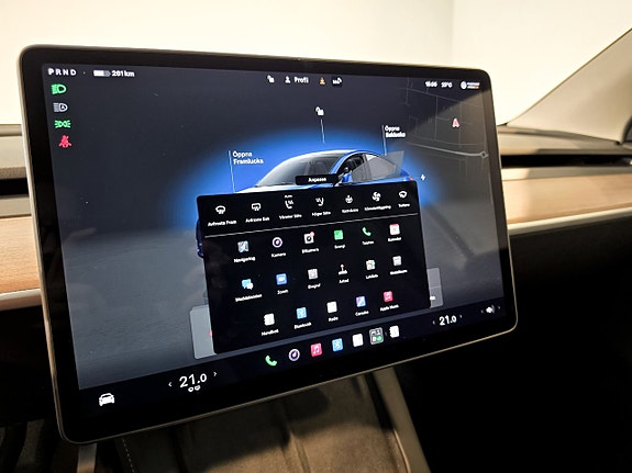 Tesla Model Y 13 of 27