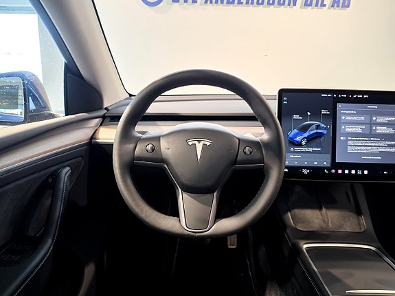 Tesla Model Y 10 of 27