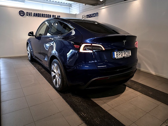 Tesla Model Y 3 of 27