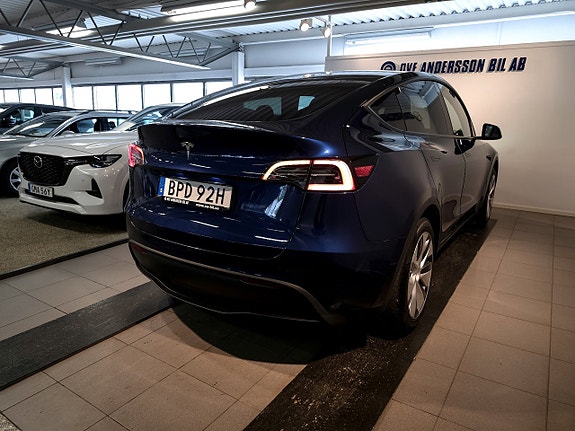 Tesla Model Y 4 of 27