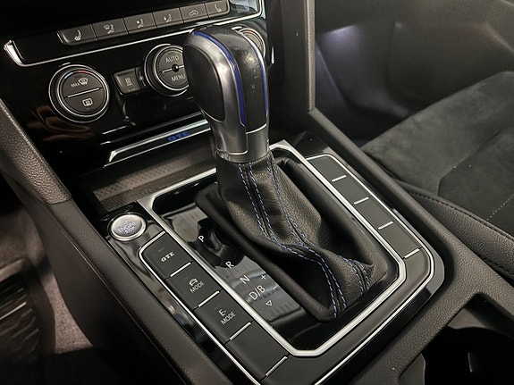 Volkswagen Passat 13 of 22