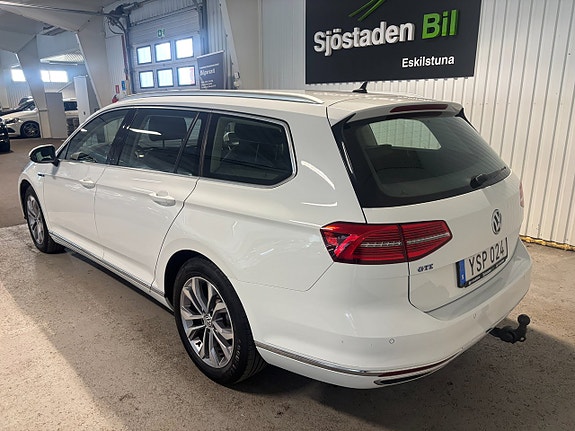 Volkswagen Passat 4 of 22