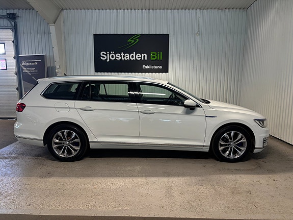Volkswagen Passat 6 of 22