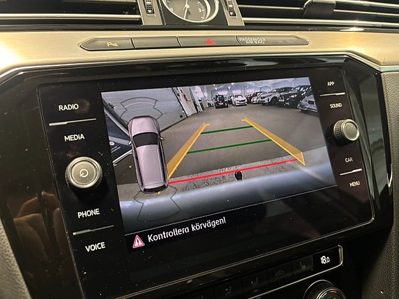 Volkswagen Passat 14 of 22
