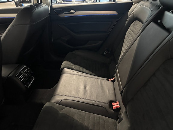 Volkswagen Passat 11 of 22