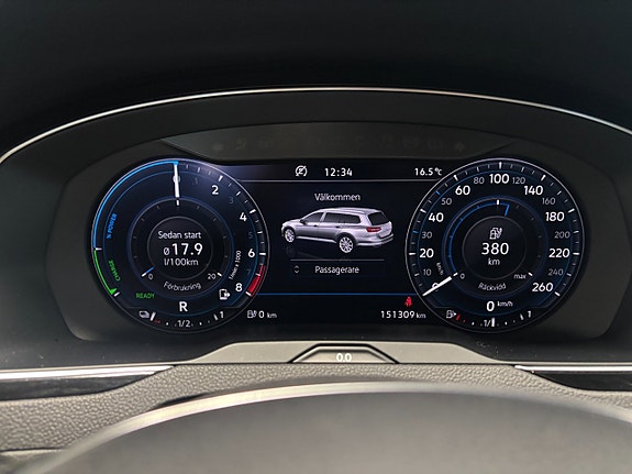 Volkswagen Passat 19 of 22