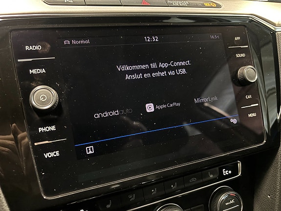 Volkswagen Passat 15 of 22