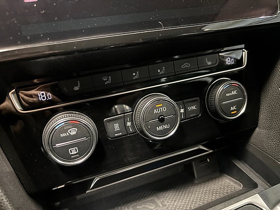 Volkswagen Passat 18 of 22