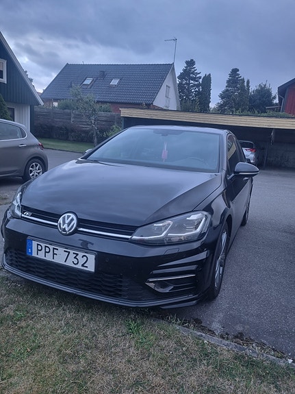 Volkswagen Golf VII 3 of 9