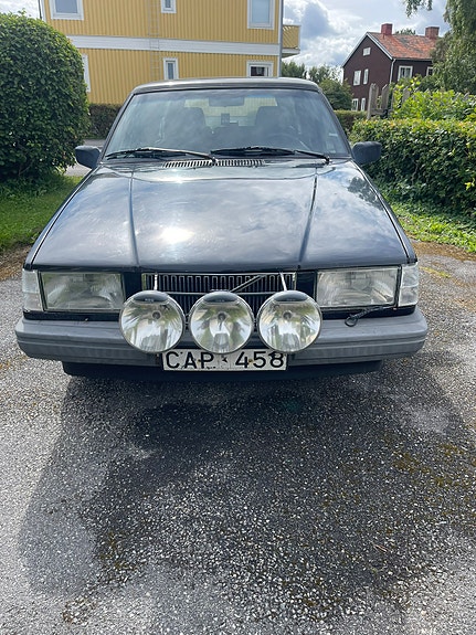 Volvo 740 2 of 11
