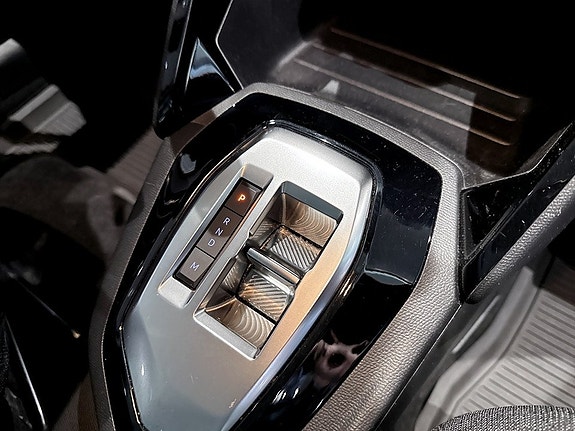 Peugeot 208 10 of 15