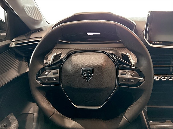 Peugeot 208 7 of 15