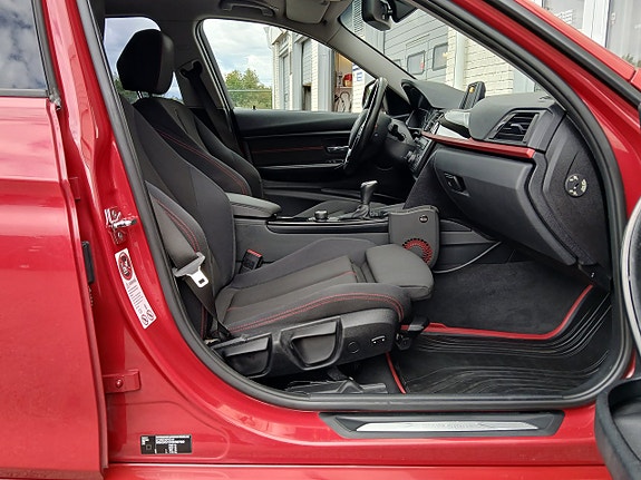 BMW 328i 14 of 24