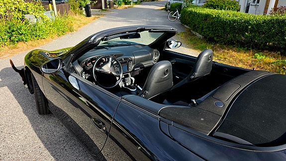 Porsche 911 Carrera 2 of 3