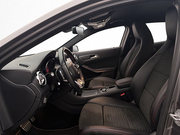 Mercedes-Benz GLA220 d 12 of 30