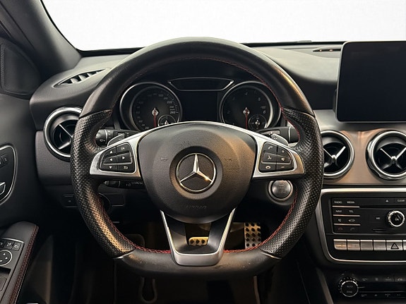 Mercedes-Benz GLA220 d 15 of 30