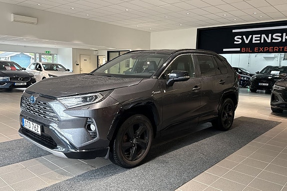 Toyota RAV4 2 of 25