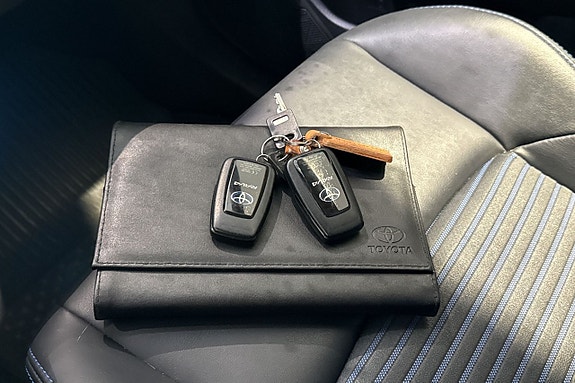 Toyota RAV4 25 of 25