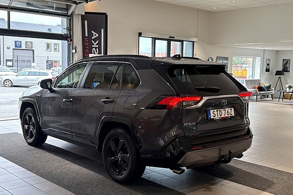 Toyota RAV4 3 of 25