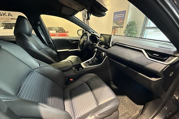 Toyota RAV4 8 of 25