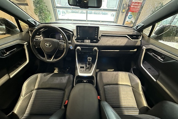 Toyota RAV4 12 of 25
